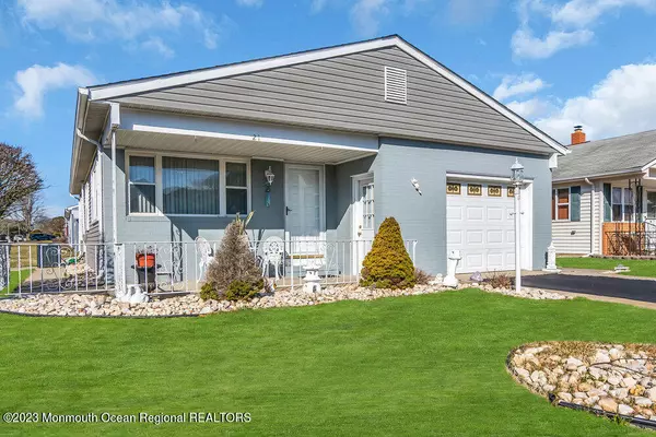 Toms River, NJ 08757,21 Camrose Street