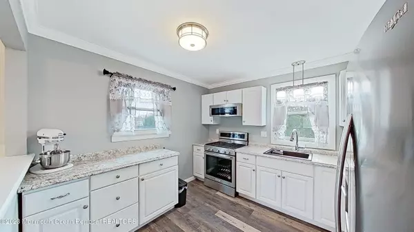 Keyport, NJ 07735,122 Division Street