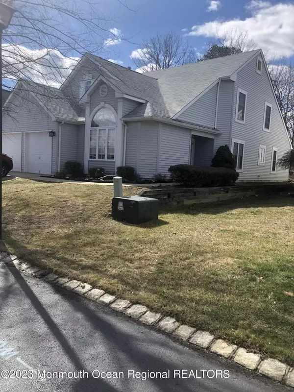 Jackson, NJ 08527,16 Abercorn Court