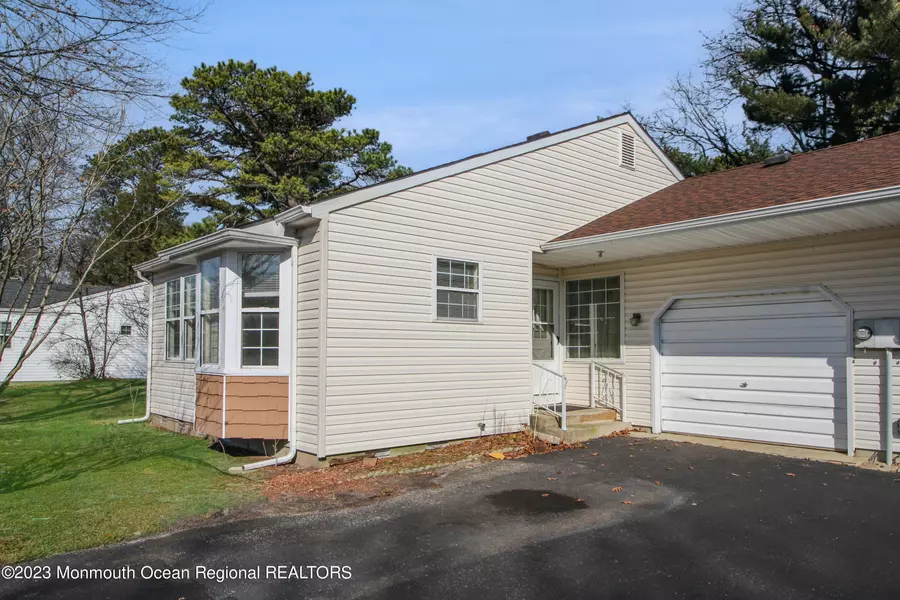 6 Swift Circle, Whiting, NJ 08759