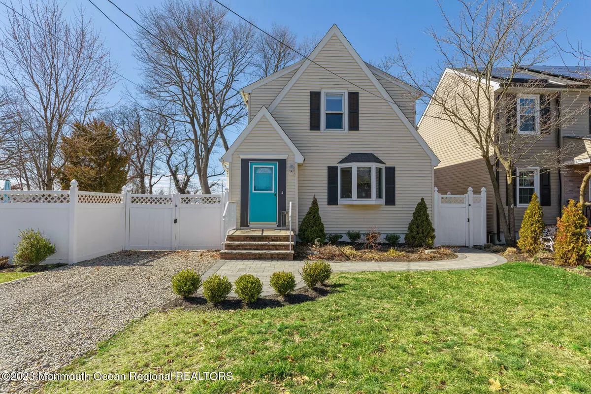 Keyport, NJ 07735,146 Therese Avenue