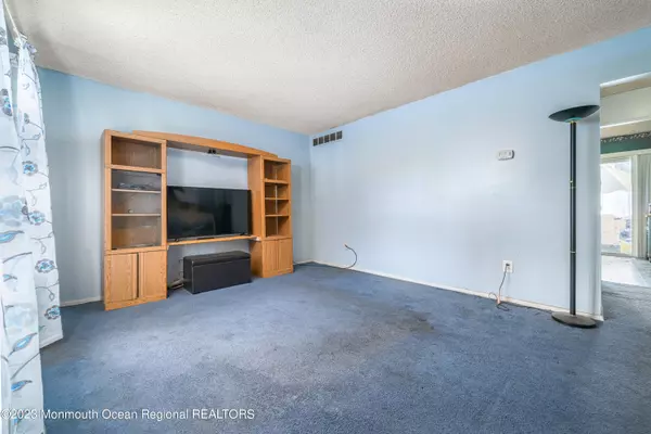 Lakewood, NJ 08701,188 Colony Circle