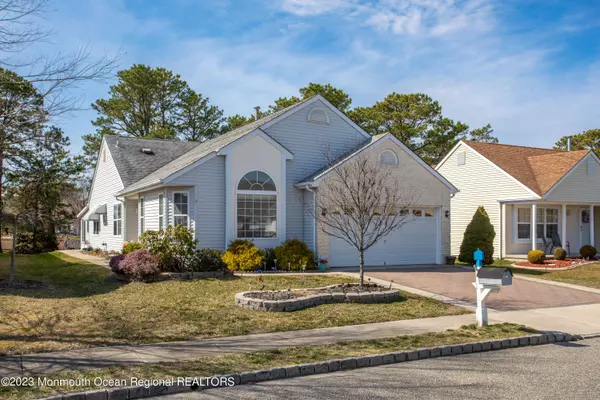 51 Stockport Drive, Toms River, NJ 08757