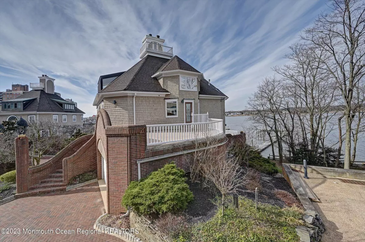 Red Bank, NJ 07701,66 W Front Street