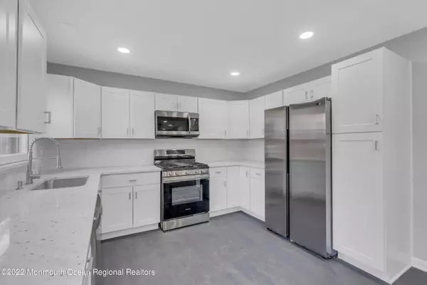 Oakhurst, NJ 07755,608 Dow Avenue