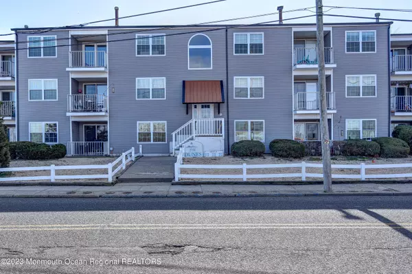 422 Beachway Avenue, Keansburg, NJ 07734