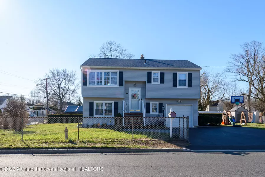 215 Thompson Avenue, North Middletown, NJ 07748