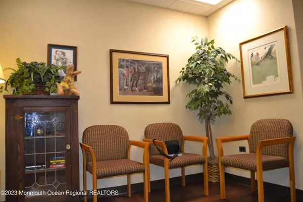 Red Bank, NJ 07701,225 Highway 35 #104