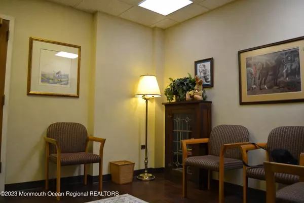 Red Bank, NJ 07701,225 Highway 35 #104