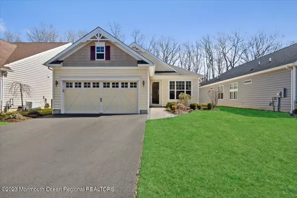 33 Lily Pond Court, Howell, NJ 07731