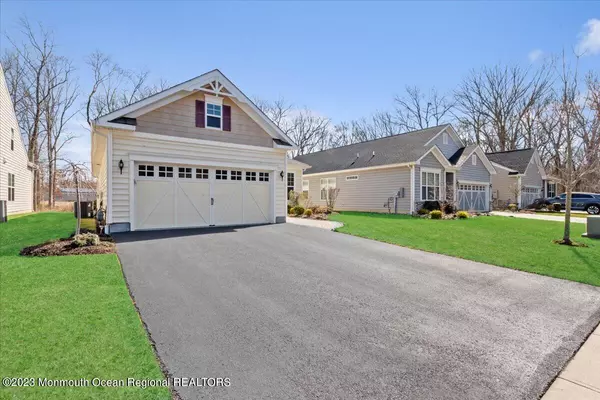 Howell, NJ 07731,33 Lily Pond Court