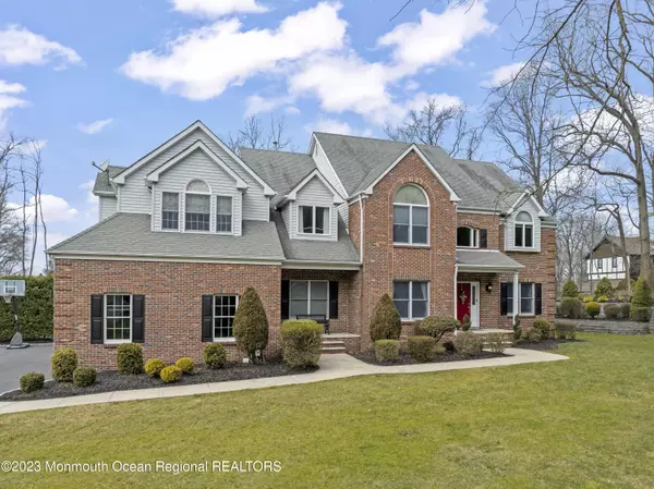 Holmdel, NJ 07733,7 Fernwood Court
