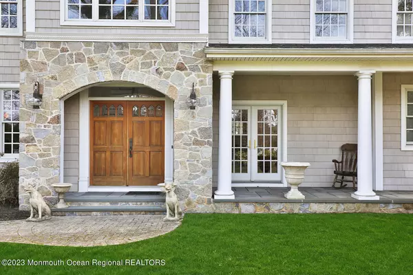 Rumson, NJ 07760,11 E River Road