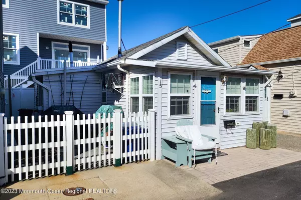 Lavallette, NJ 08735,15 W Rutherford Lane