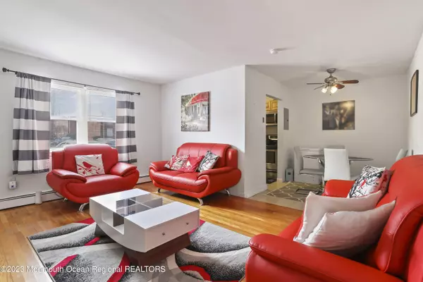 Spotswood, NJ 08884,289 Main Street #8E