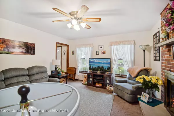Englishtown, NJ 07726,4 Manalapan Woods Drive