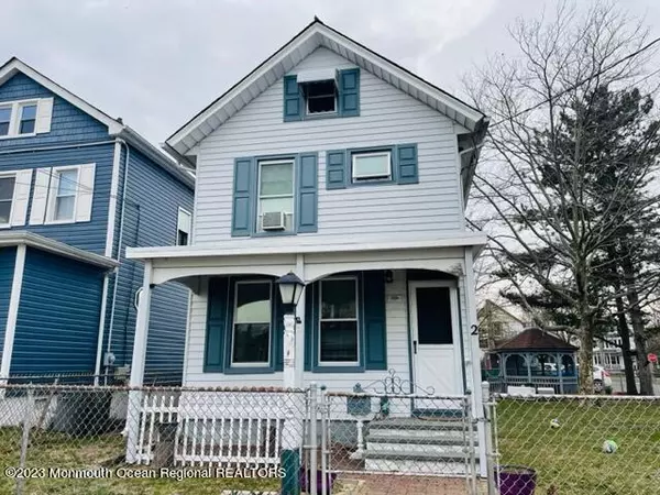 Keyport, NJ 07735,2 Chingarora Avenue