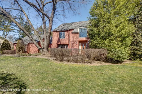 Holmdel, NJ 07733,14 Takolusa Drive