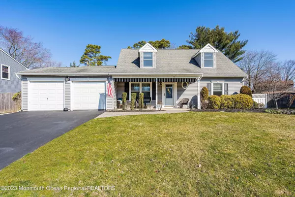 12 Hedgewood Road, Howell, NJ 07731