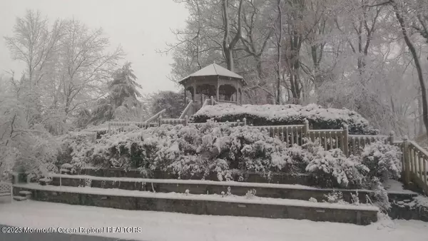 Holmdel, NJ 07733,5 Rosedale Terrace