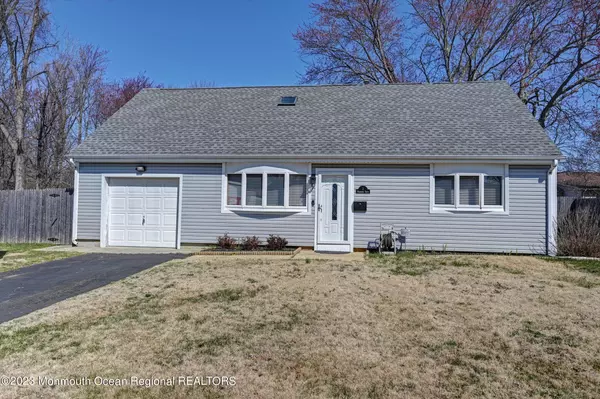 1 Hemingway Drive, Hazlet, NJ 07730