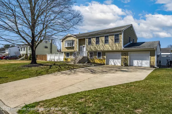 Lanoka Harbor, NJ 08734,508 Maplewood Drive