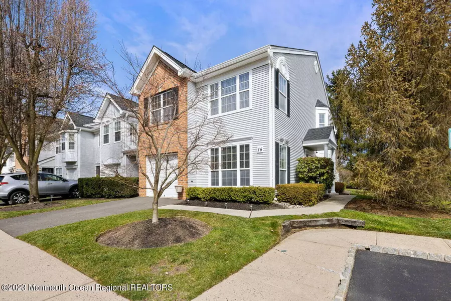 16 Sunningdale Circle, Manalapan, NJ 07726