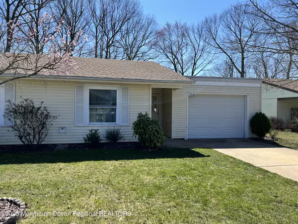 Monroe, NJ 08831,276 Corylus Plz #276B