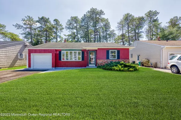 52 Auburn Road, Toms River, NJ 08757
