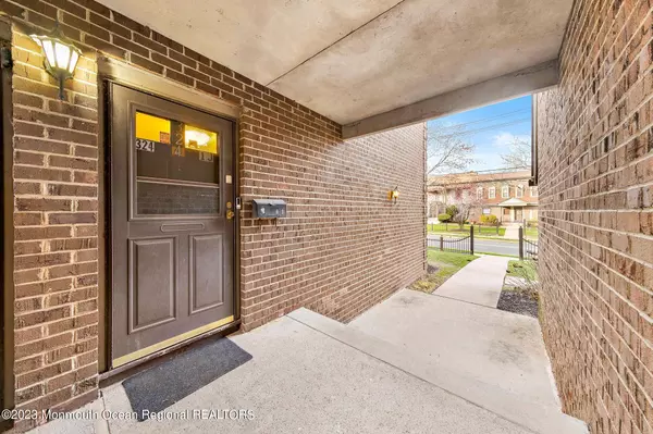 Iselin, NJ 08830,324 Gill Lane #1J