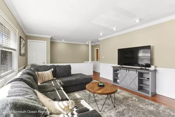 Atlantic Highlands, NJ 07716,16 King James Lane