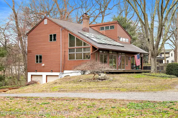 Holmdel, NJ 07733,4 Tulip Lane