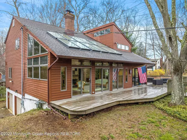 Holmdel, NJ 07733,4 Tulip Lane