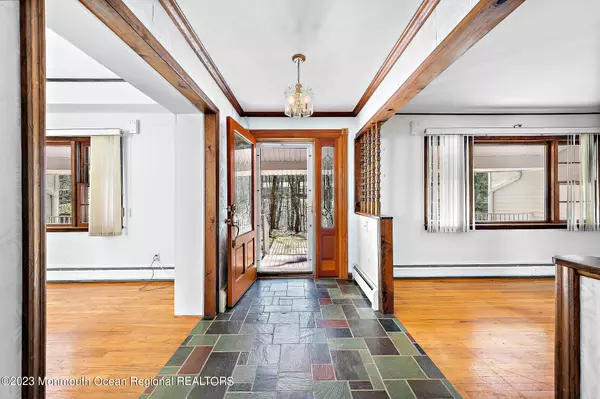 Holmdel, NJ 07733,5 Edgewood Drive