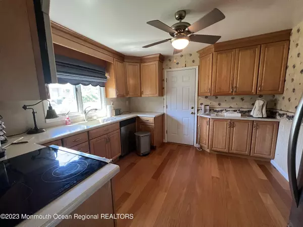 Holmdel, NJ 07733,27 Orchard Avenue