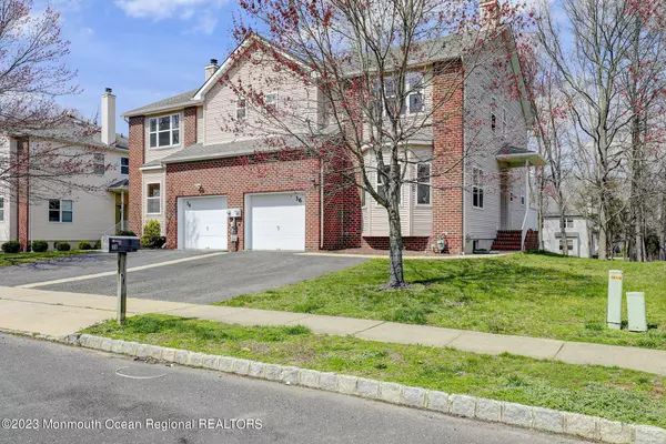 Manalapan, NJ 07726,36 Sanford Street