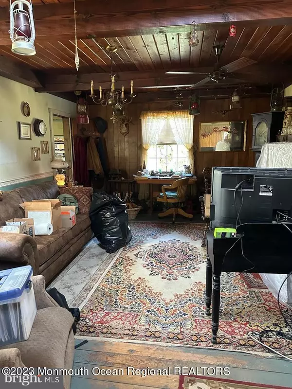 Burlington, NJ 08016,5886 Route 9