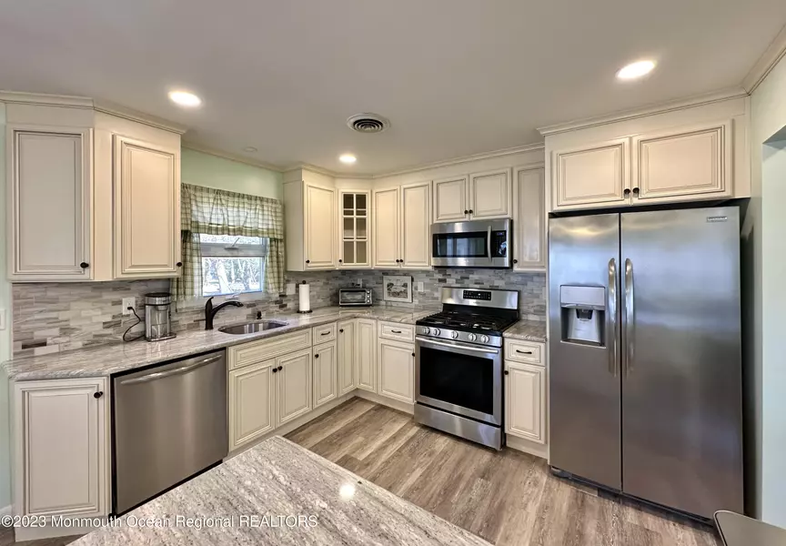 1100 Edgebrook Drive S, Toms River, NJ 08757