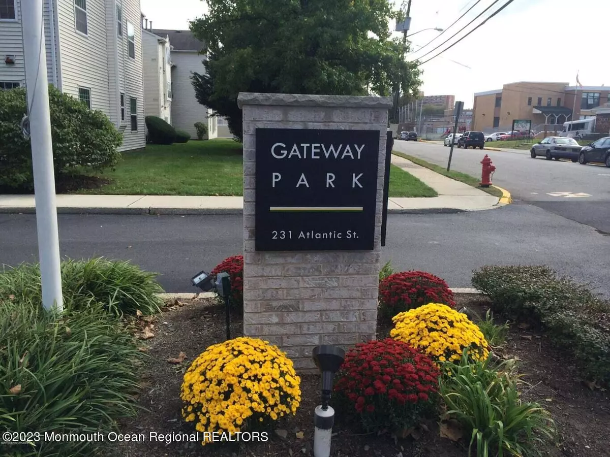 Keyport, NJ 07735,231 Atlantic Street #26