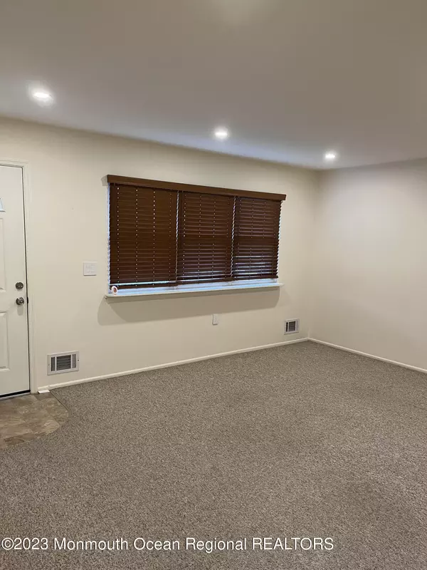 Matawan, NJ 07747,5 Montana Court