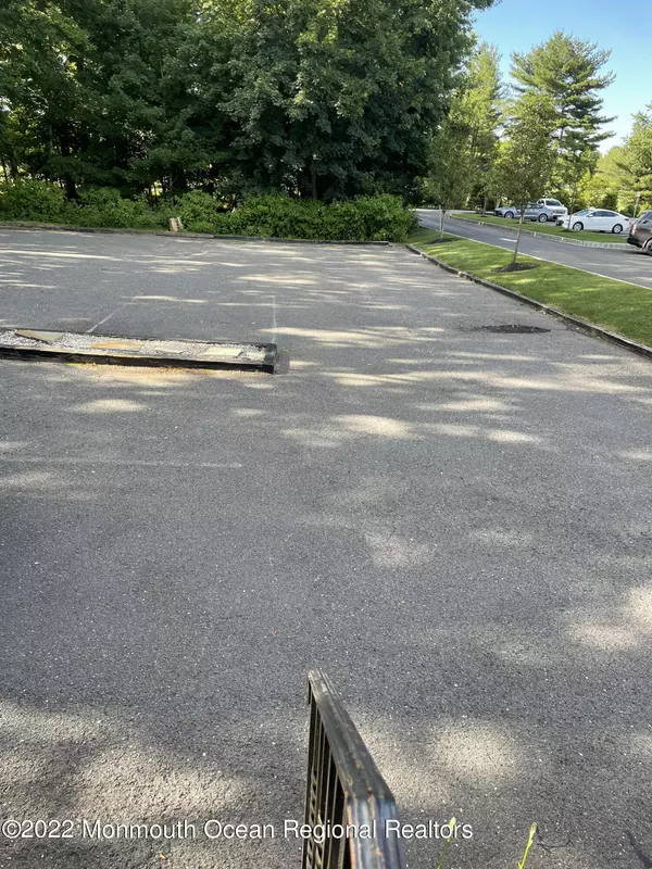 Holmdel, NJ 07733,31 Main Street