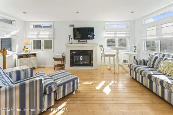 Lavallette, NJ 08735,14 E Channel Way