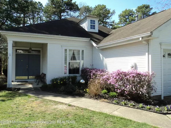 Lakewood, NJ 08701,17 Brightwinds Court