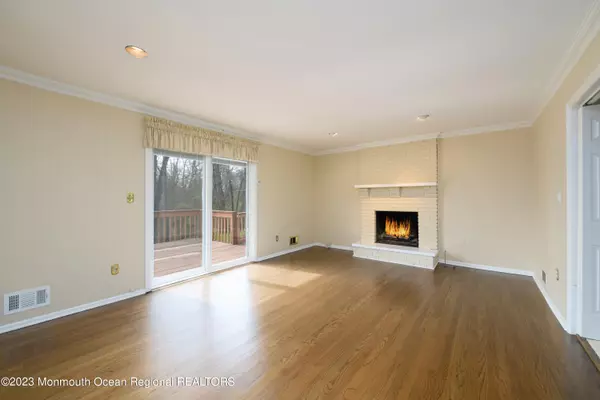 Holmdel, NJ 07733,22 Wildhedge Lane