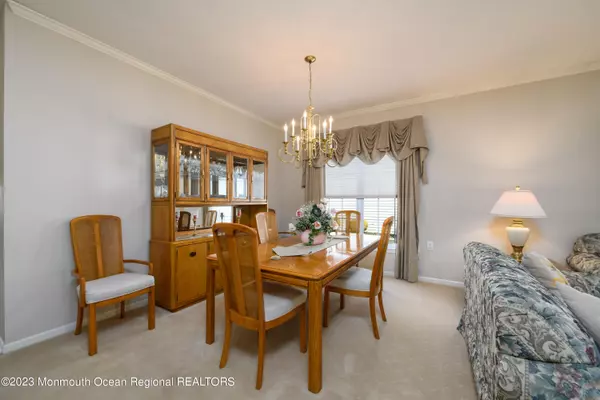 Holmdel, NJ 07733,6 Lilac Court