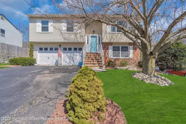 Howell, NJ 07731,42 Virginia Drive