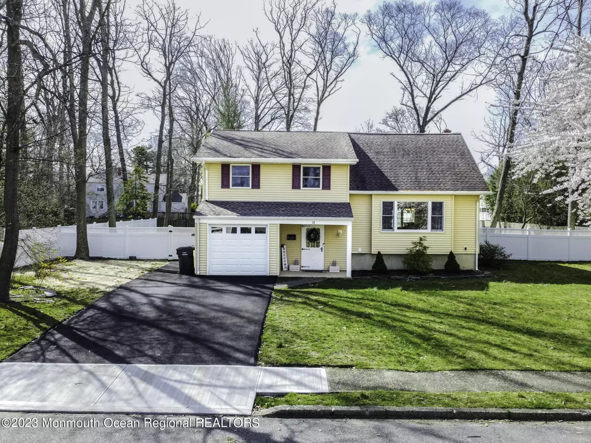 Oakhurst, NJ 07755,18 Roslyn Drive