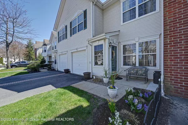 Freehold, NJ 07728,48 Picket Place #1000