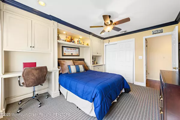 Morganville, NJ 07751,25 Opatut Court