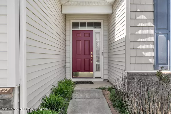 Lakewood, NJ 08701,17 Eagle Ridge Circle